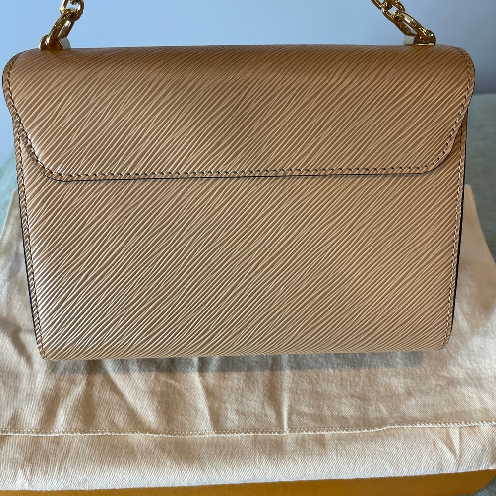 ✨Stunning Louis Vuitton Twist MM✨ - Picture 5 of 12